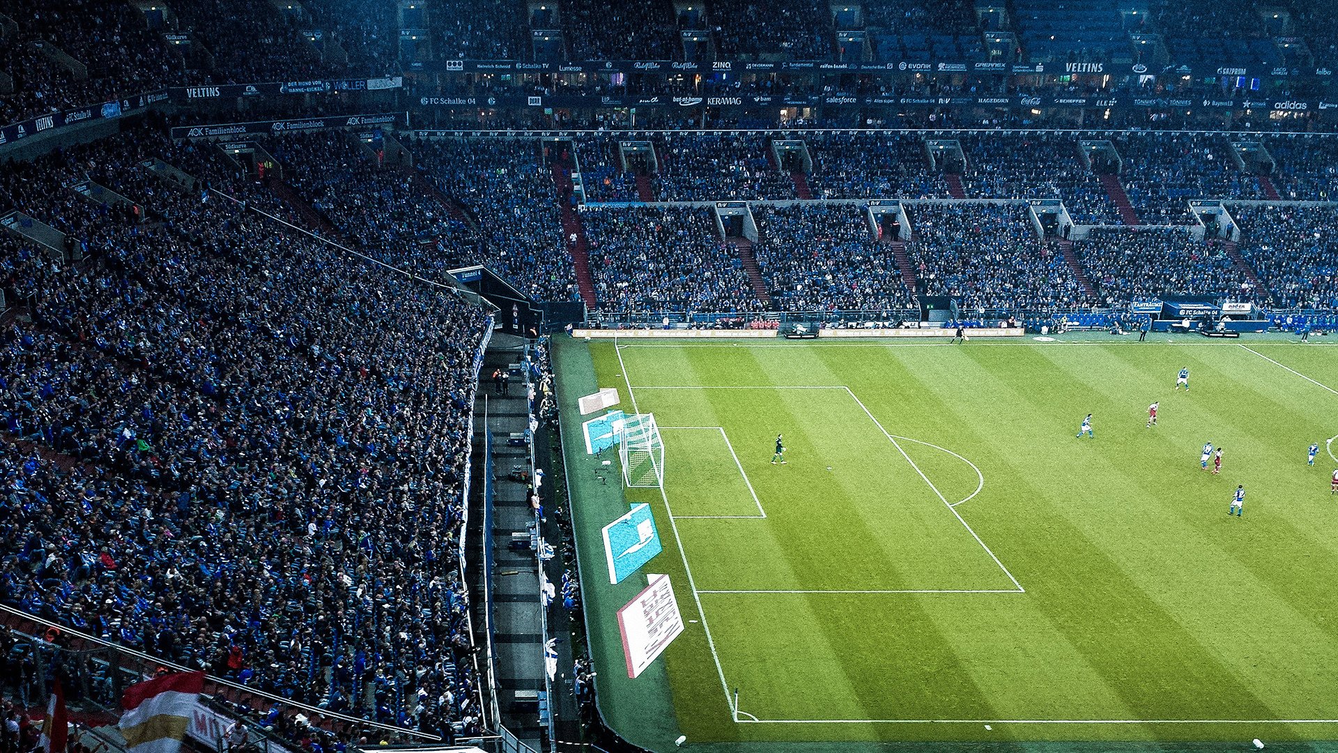 冠军球队球员签约多个商业代言,形象持续放大,冠军球会经理